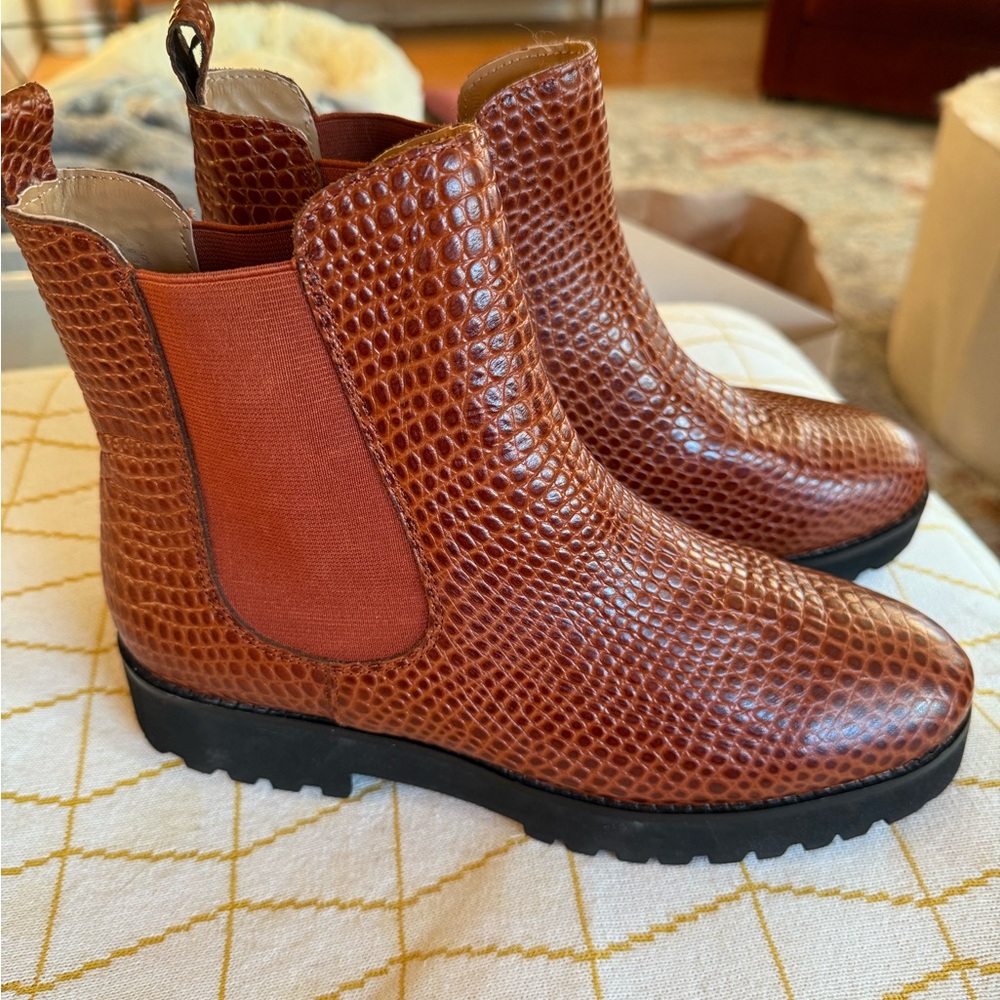Andre Assous Textured Lug Sole Ankle Boots Peggy Chelsea Booties New 8.5